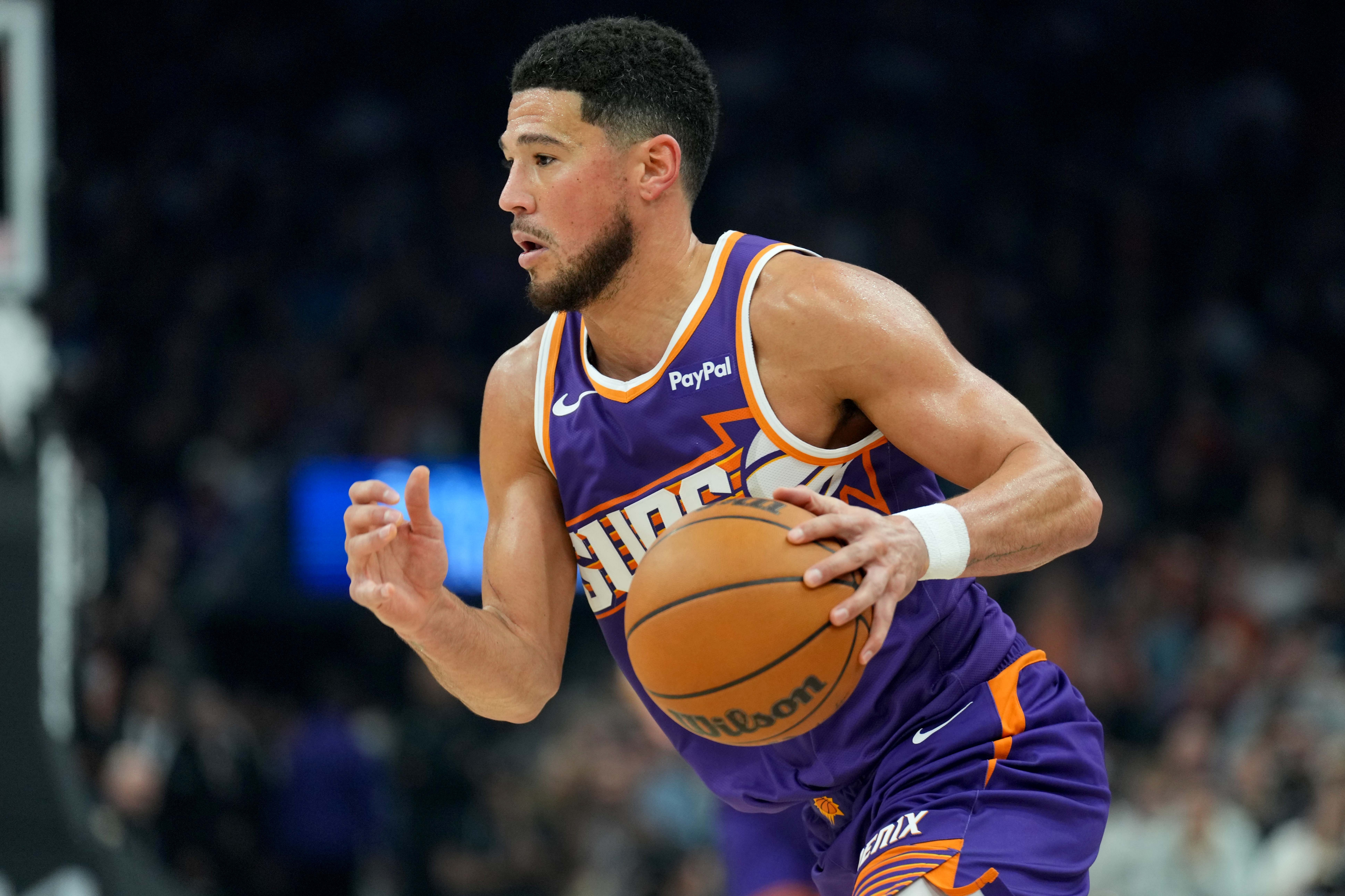 开云体育APP下载-稳定输出！布克半场9中5拿下12分2板3助